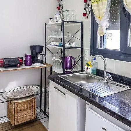 Charming Flat In Uskudar With Balcony
