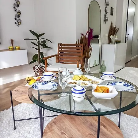 Charming Flat In Uskudar With Balcony