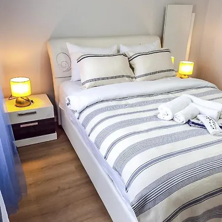 Charming Flat In Uskudar With Balcony