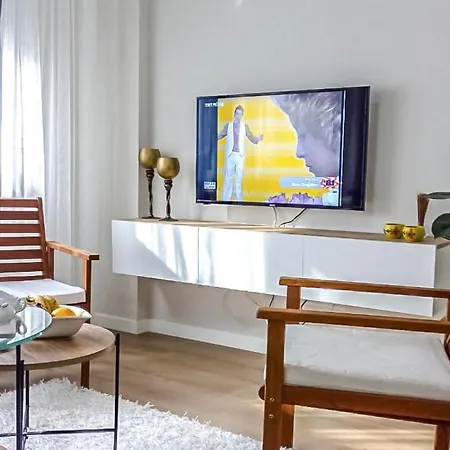 Charming Flat In Uskudar With Balcony דירה